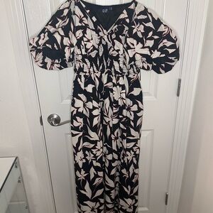GAP Women's Midi Dress - Navy Blue and Cream Floral